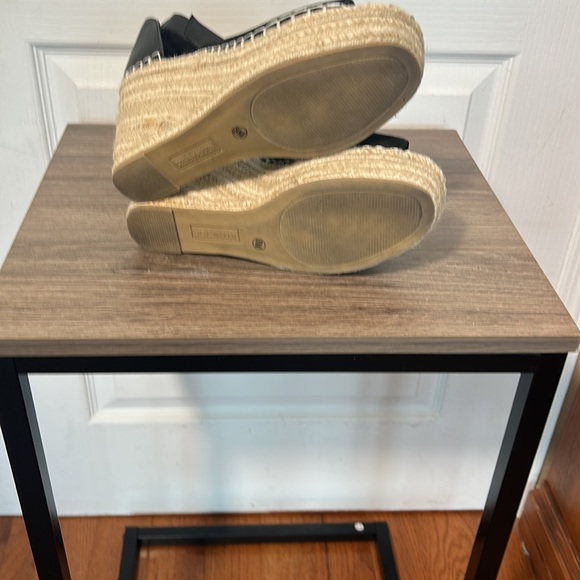STEVE MADDEN JAYLEN WOVEN PLATFORM WEDGE BLACK SANDALS IN SIZE 8 M - Picture 7 of 7